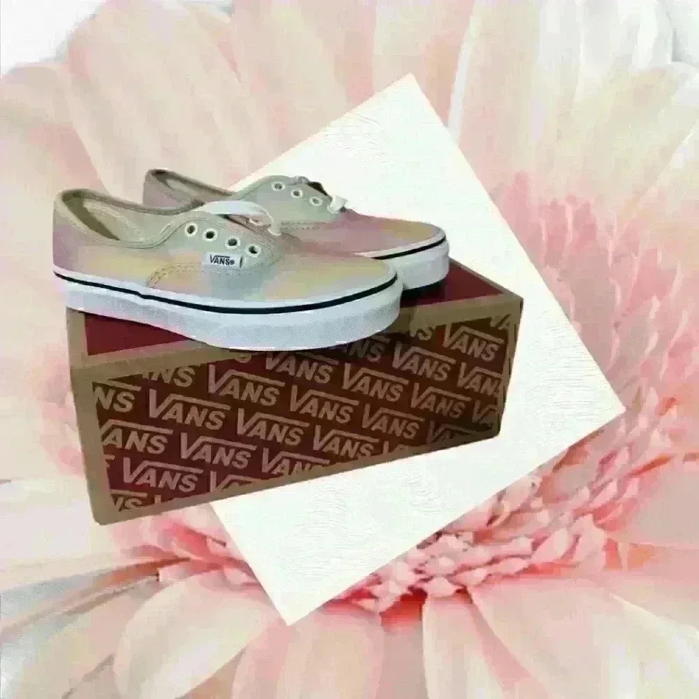 Vans Authentic Girls Sneaker Size 13.5 - Picture 1 of 9